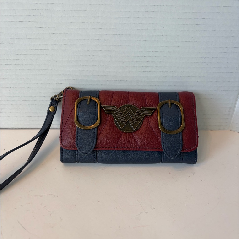 Wonder Woman DCâ Comics front-flap satchel wallet